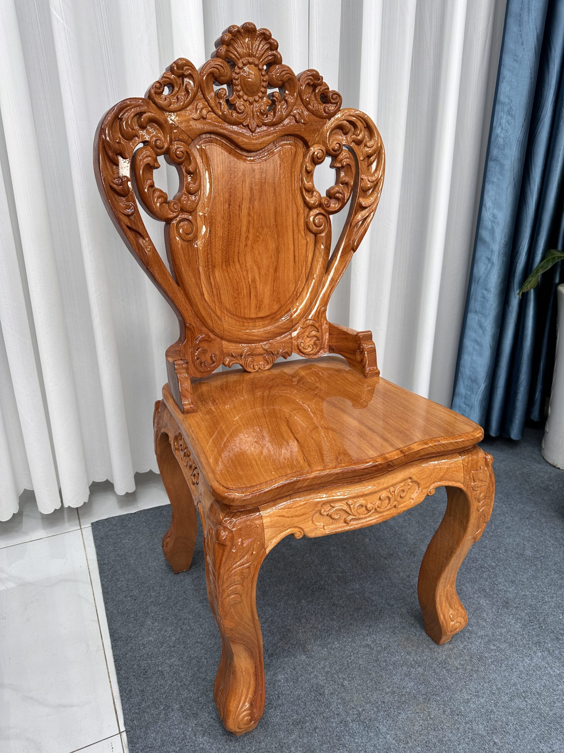 Bàn Ăn Gia đình - Gỗ Gõ Nguyên tấm Luis 8 Ghế - Ảnh 2