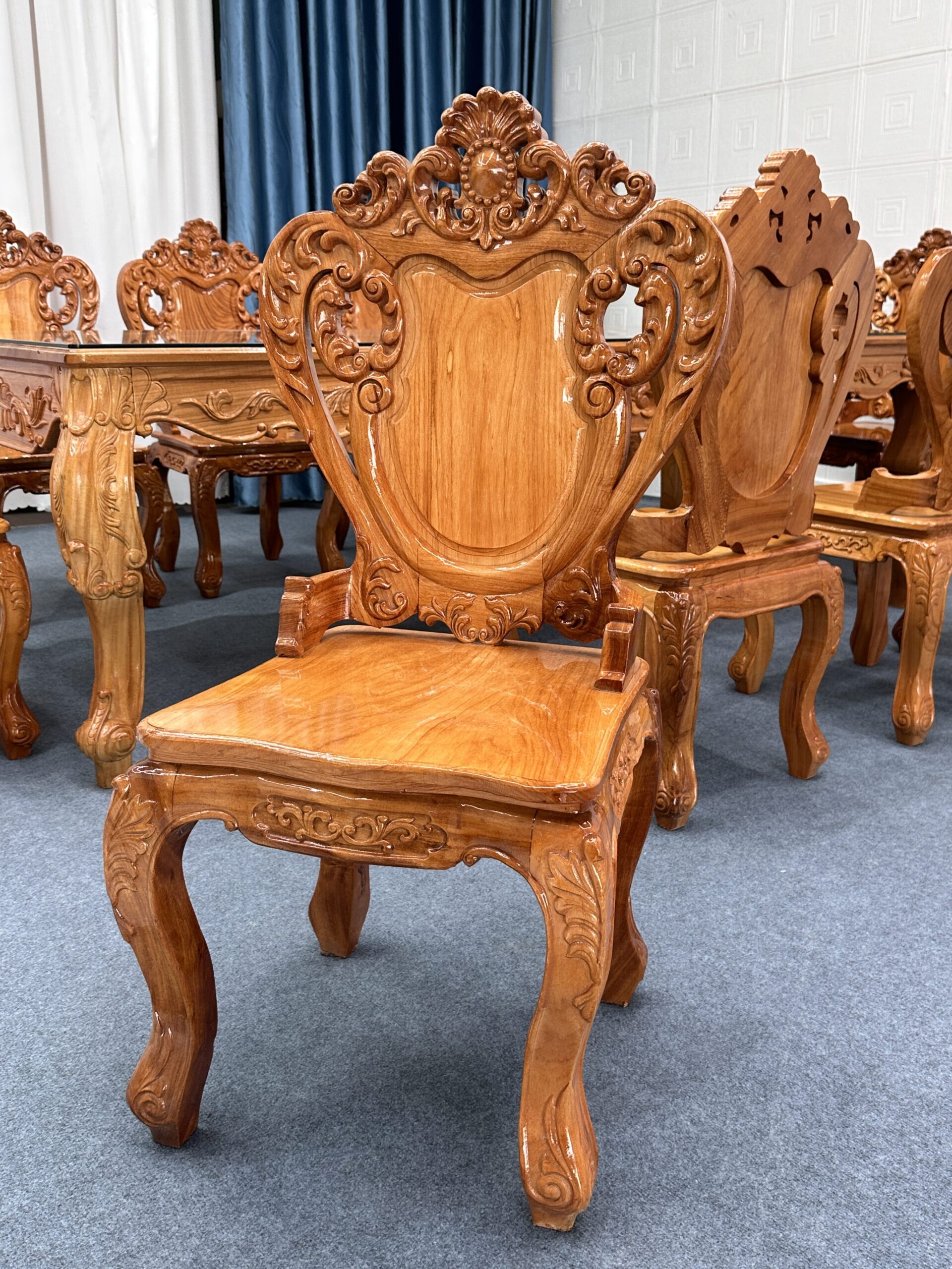 Bàn ăn gỗ tự nhiên - gỗ Gõ kích thước lớn - Ảnh 2