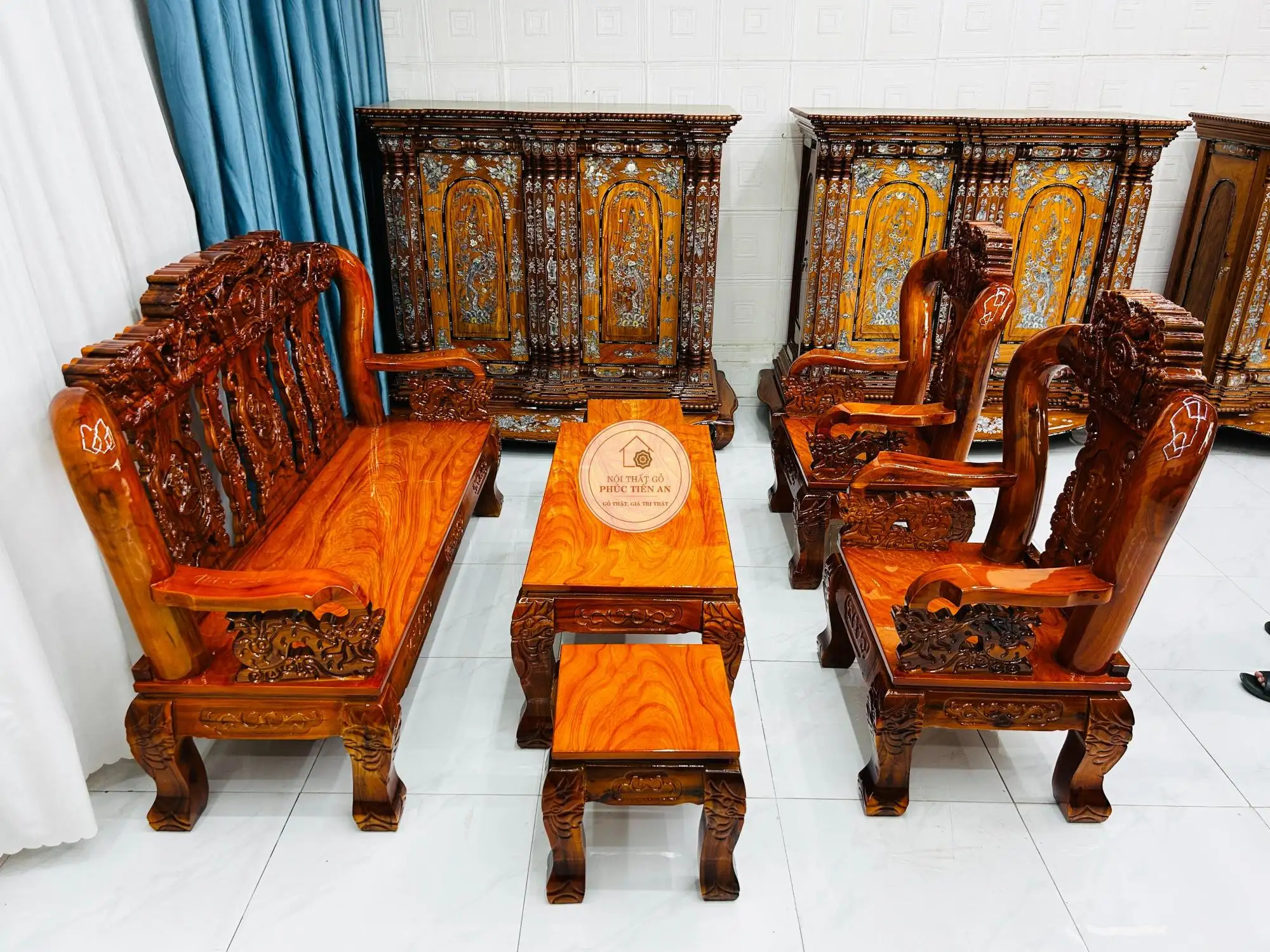 Salon phòng khách - Tràm hồng đào tó cuốn thư tay rồng